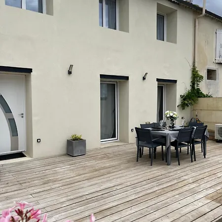 Holiday home Maison Elegante 100m2, Jacuzzi Privatif Et Jardin